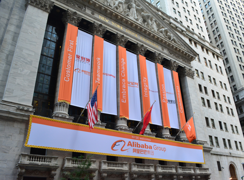 Alibaba debuta en Wall Street con subidas de más del 30%