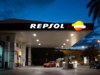 Los inversores dan el visto bueno al plan estratégico de Repsol