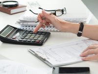 ¿Cómo medir si una empresa obtiene un buen retorno sobre sus pasivos?