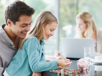 ¿A qué edad hay que empezar a hablar a los niños de dinero?