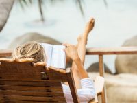 Los mejores libros de ahorro e inversión para leer en verano