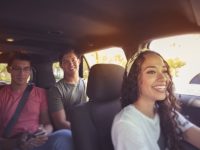 ¿Me pido un Uber o me pillo una moto de alquiler? Las nuevas formas de moverse (y ahorrar) en la ciudad