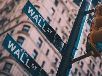 ¿Qué diferencia hay entre el NYSE y el Nasdaq?