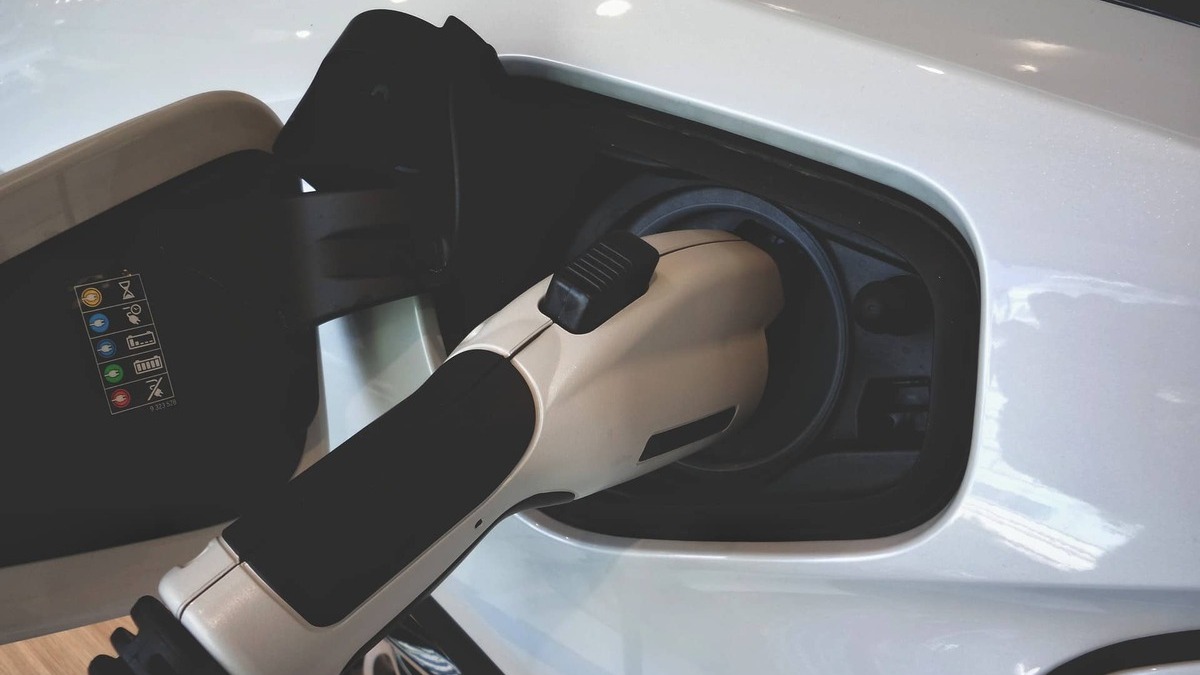 Vehículo eléctrico: impacto presente y futuro en el sector del automóvil 