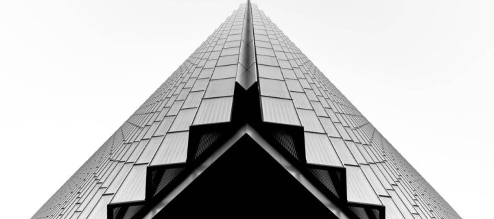 Pirámide de Maslow: qué es, para qué sirve, fases y necesidades