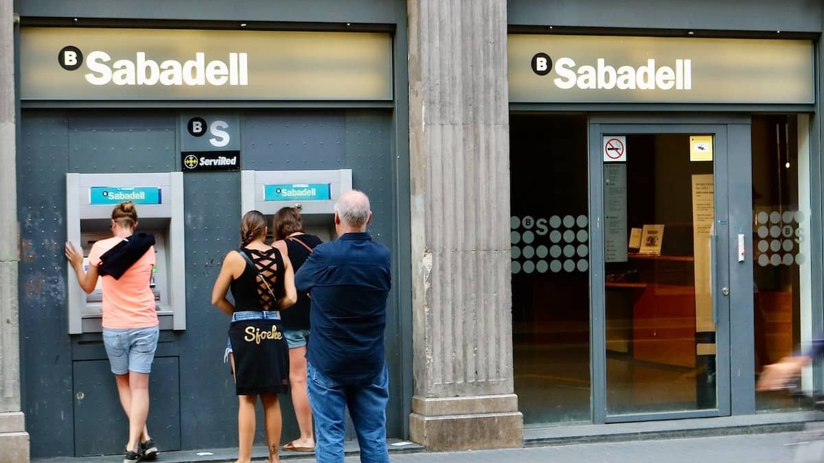 Resultados Sabadell: Cae tras la presentación de resultados, donde reporta un aumento del beneficio del +55% en 2023